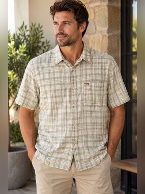 Quiksilver Men’s Plaid Short-Sleeve Shirt – Size M